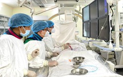 Cứu sống nam sinh bị đâm vào cổ thủng động mạch đốt sống