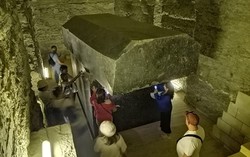 Bí ẩn về quan tài khổng lồ của đền Saqqara Serapeum ở Ai Cập