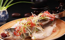 Bí quyết quan trọng giúp món cá hấp không chỉ giảm tanh mà còn ngọt ngon
