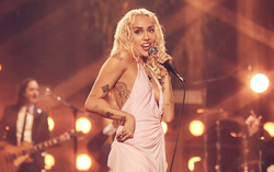 Miley Cyrus bất ngờ chia sẻ đoạn story check-in ở Hà Nội