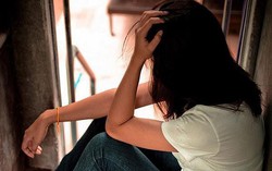 Thấy hàng xóm đêm nào cũng khóc, vợ chồng tôi sang hỏi thăm thì xót xa cho chị