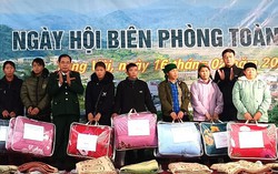 "Ngày hội Biên phòng toàn dân" ở Hà Giang: Tặng 5 nhà đại đoàn kết và quà cho các gia đình khó khăn 
