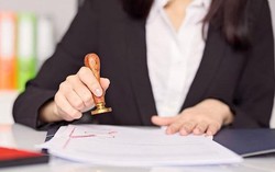 Năm 2023, muốn chứng thực sơ yếu lý lịch để xin việc thì làm ở đâu?