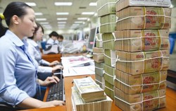 Làn sóng hạ lãi suất tiết kiệm của các ngân hàng