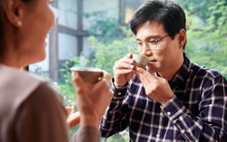 Trong cuộc liên hoan, sếp say nên tiết lộ với tôi một chuyện quan trọng