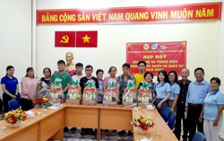 Hội LHPN Quận 8 tặng quà cho 264 bà mẹ có con trúng tuyển nghĩa vụ quân sự 