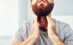 Ngứa họng do đâu và cách giảm ngứa họng nhanh nhất là gì?