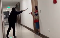 Người phụ nữ cầm dao đe dọa hàng xóm đã được đưa vào viện tâm thần