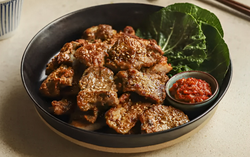 Cách ướp và nướng sườn heo mềm ngon đậm vị