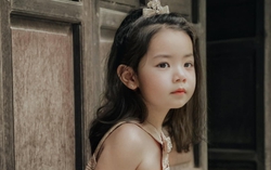 Mẫu nhí 4 tuổi sở hữu nụ cười toả nắng, mẹ tiết lộ bí quyết để con cân bằng giữa đam mê và vui chơi