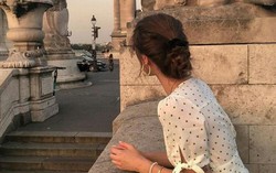 Tỷ phú chi 10,3 tỷ/năm thuê đoàn tùy tùng 12 người cùng con gái du học