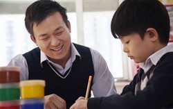 Con của 2 kiểu gia đình dù không học thêm cũng có thể trở thành học sinh giỏi