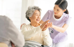 Mẹ chồng tương lai tặng tôi chiếc lắc vàng ngay trong ngày đầu ra mắt