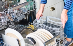 5 cách hay để tối đa hóa không gian trong máy rửa bát