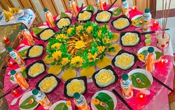 Bố trẻ thức cả đêm làm mâm cơm cúng thôi nôi, được hội chị em khen ngợi hết lời