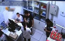 Cách xử sự của bà mẹ khi con lén lấy đồ ở siêu thị 