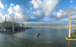Phiêu du Hạ Long, Sa Pa cùng những người nổi tiếng