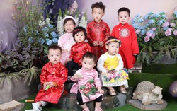 Các mẹ chơi với nhau 22 năm, 11 em bé trở thành hội bạn thân đáng yêu