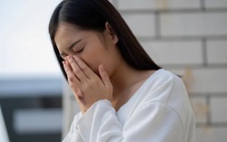 Bật khóc trong xấu hổ vì những việc chồng đã gây nên