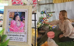 Hình ảnh từ tang lễ nữ ca sĩ qua đời do ngã xuống bể bơi, xót xa trước lời nhắn cuối cùng của mẹ dành cho con gái