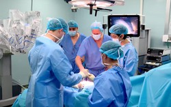 Chuyên gia quốc tế đến Việt Nam trao đổi kinh nghiệm trong lĩnh vực ngoại khoa 