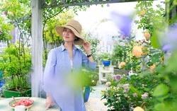 Người phụ nữ 45 tuổi biến mái nhà thành khu vườn ấn tượng