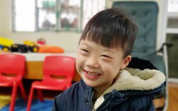 Dù không như bao em bé khác nhưng bố mẹ vẫn yêu những điều chưa hoàn hảo của con