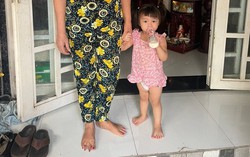 TP.HCM: Tìm người thân cho bé gái 2 tuổi bị mẹ "bỏ quên"