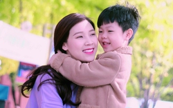 Hoa hậu Phí Thị Thùy Linh: Tôn trọng tự do cá nhân của con