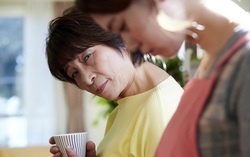 Mẹ tôi nóng mặt khi chị dâu nói lý do chưa muốn sinh con