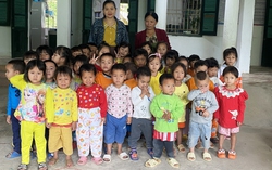 Tặng quà Mottainai cho trẻ em xã biên giới Pa Vệ Sủ