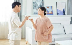Nhìn cách chồng dạy con mà tôi vừa giận vừa lo