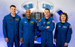 NASA: 1 phụ nữ và 1 người da đen đầu tiên sẽ bay tới Mặt trăng trong năm 2024