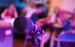 Tâm sự cay đắng của bé gái 13 tuổi bị bán vào quán karaoke