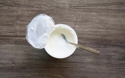 Những nguy cơ khi ăn sữa chua hết hạn 