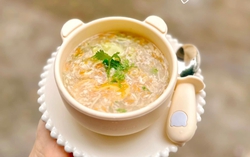 Vào bếp nấu ăn cho con là hạnh phúc mỗi cuối tuần của mẹ