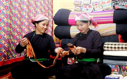 Tạo việc làm từ nghề làm đệm bông lau truyền thống của phụ nữ Tày