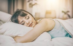 6 cách giúp cơ thể thư giãn, ngủ ngon không cần điều hòa