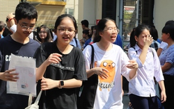 Thi vào lớp 10 Hà Nội: Học sinh than trời vì ngày học 12 tiếng, mồ hôi đầm đìa trong nắng nóng 40 độ