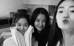 Song Hye Kyo khiến mọi người bất ngờ vì mặt mộc trong tiệc thân mật cùng hội bạn thân
