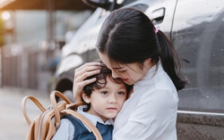 Sự lo lắng thái quá của người mẹ: Con cái yếu đuối, khó tự lập từ đây mà ra