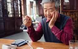 Sống dư dả, người đàn ông 65 tuổi vẫn "đau đáu" 4 nỗi khổ khó nói sau khi nghỉ hưu 