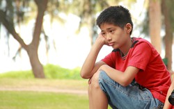 Một đứa trẻ "giả ngoan ngoãn" khi lớn lên thường có 2 kiểu tính cách