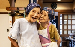 2 cụ bà sinh đôi ở Nhật: Cùng sống lạc quan kinh doanh tiệm ăn nổi tiếng gần 50 năm