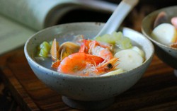 Canh mướp đắng hải sản thanh nhiệt ngày nắng