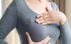 Nhờ thói quen của con gái mắc bệnh Down, người mẹ phát hiện bị ung thư