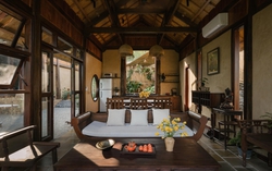 Chi 8 tỷ đồng làm nhà gỗ bên triền đồi để con gái được sống chan hòa với thiên nhiên