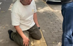 Người đàn ông đăng 180 video lên mạng và quỳ cầu xin vợ cũ quay lại