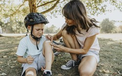 Các bệnh lý và chấn thương thường gặp vào mùa hè ở trẻ em
