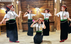 Đổi thay với phụ nữ dân tộc Thái ở Mường Sang